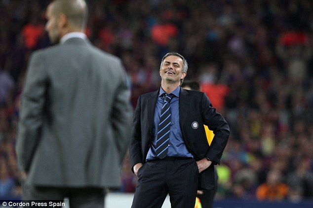 Những lần khẩu chiến nảy lửa giữa Mourinho và Pep Guardiola - 3 Mourinho luôn chủ động khiêu chiến Pep Guardiola