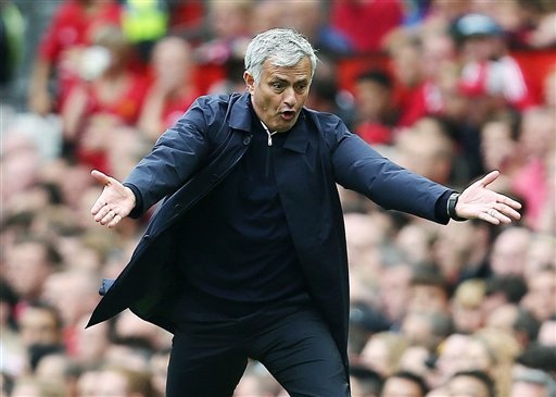 Mourinho nổi điên với học trò sau thất bại trước Man City - 1 HLV Mourinho thất vọng vì một vài cá nhân của MU