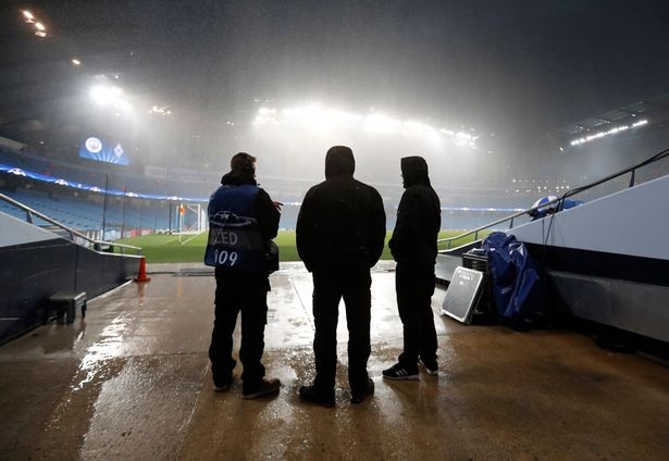 Trận đấu Man City - Gladbach bị hoãn vì mưa lớn - 6 Ban tổ chức đã quyết định hoãn trận đấu này
