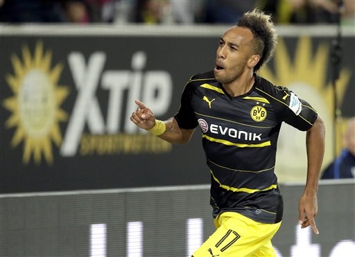 Wolfsburg 1-5 Dortmund: Aubameyang rực sáng - 2 Aubameyang rực sáng với cú đúp ở trận này
