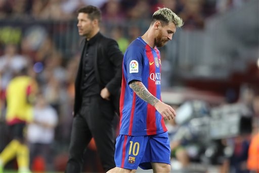 Messi dính chấn thương trong trận đấu với Atletico Madrid