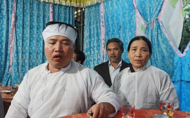 Vụ “sản phụ tử vong sau sinh 5 ngày”: Bệnh viện nói sai! - 1 Anh Phước cùng gia đình bức xúc trước cách giải thích về nguyên nhân cái chết em gái mình từ phía Bệnh viện Trung ương Huế đưa ra
