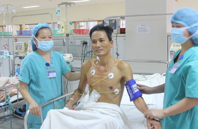 Cắt sỏi túi mật thành công cho bệnh nhân suy tim rất nặng - 1 Bệnh nhân Chu có sức khỏe tốt, ngồi dậy và ăn uống được sau 4 ngày mổ