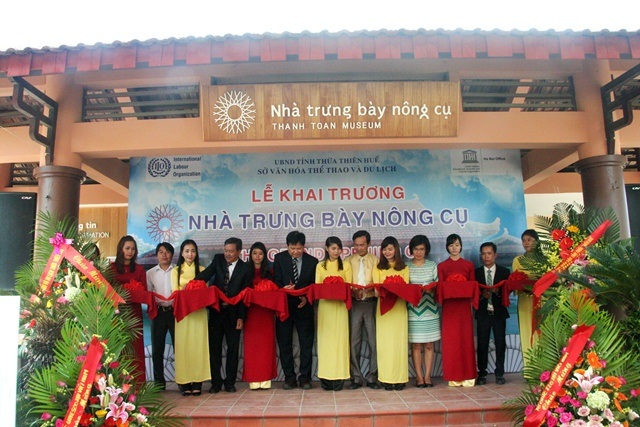 Thú vị chuyến tham quan nhà nông cụ bên cầu ngói Thanh Toàn - 1 Khai trương nhà trưng bày nông cụ cầu ngói Thanh Toàn