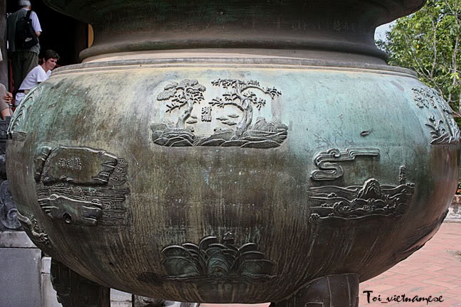 Kỳ 4: Điểm qua những cổ vật quý giá còn lại ở Huế - 14 Nhiều biểu tượng mang ý nghĩa sâu sắc được vua Nguyễn cho khắc trên Cửu đỉnh (ảnh: Internet)