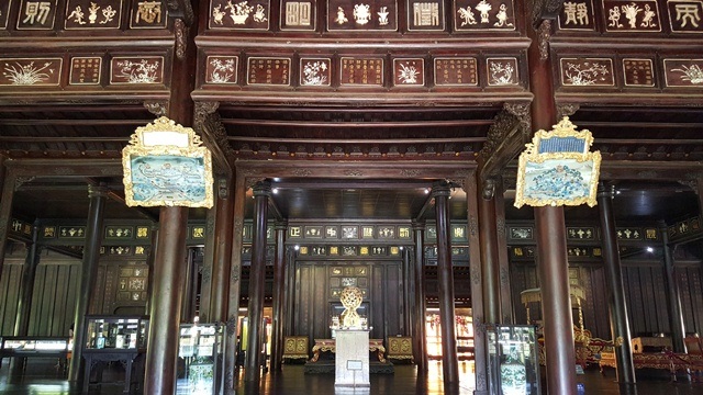 Kỳ 4: Điểm qua những cổ vật quý giá còn lại ở Huế - 15 Bảo tàng Cổ vật Cung đình Huế đang lưu giữ số lượng lớn cổ vật quý triều Nguyễn
