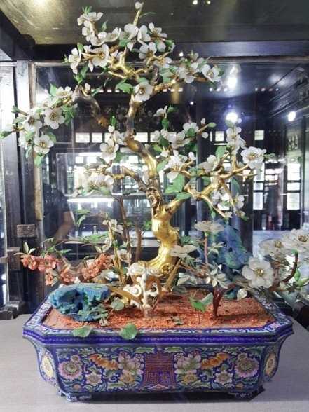 Kỳ 4: Điểm qua những cổ vật quý giá còn lại ở Huế - 21 Cây mai cành vàng lá ngọc