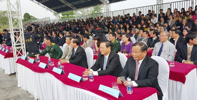 Tái hiện Nguyễn Huệ lên ngôi Hoàng đế, xuất quân đánh ngoại xâm - 8 Hàng ngàn đại biểu và người dân tại Huế đã tham dự lễ, ôn lại trang sử hào hùng của dân tộc ngày đầu năm mới