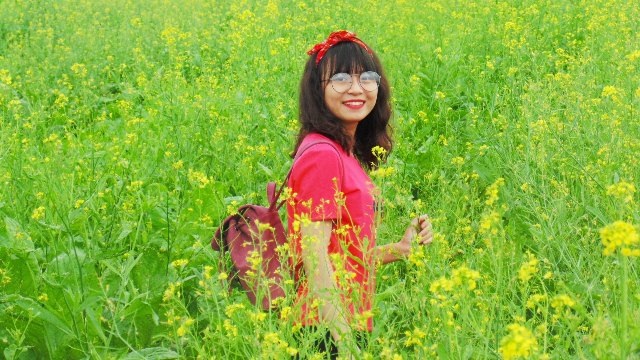 Bạn trẻ Huế mê mẩn mùa hoa cải vàng dịp cận Tết - 1
Tự tin tạo dáng để lưu giữ khoảnh khắc đẹp tại vườn hoa cải vàng TP Huế