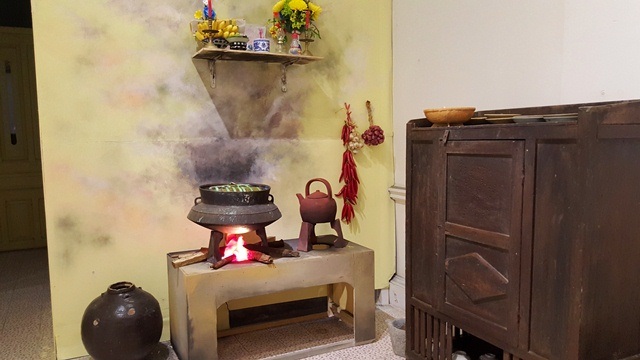 Độc đáo không gian "Tết Huế" tại cố đô - 5 Gian bếp nhà người Huế đỏ lửa nấu bánh chưng bánh tét ngày Tết