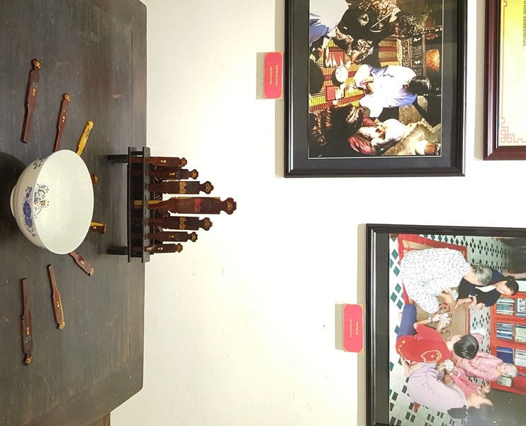 Độc đáo không gian "Tết Huế" tại cố đô - 11 Trò chơi dân gian có nguồn gốc từ cung đình lan ra: Đổ Xăm hường. Đây là trò chơi có ở rất nhiều người Huế xưa