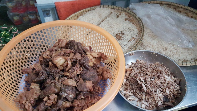Phố tré xưa Huế tấp nập ngày cuối năm - 4 Thịt bò rim, một thành phẩn chủ đạo của Tré