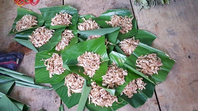 Phố tré xưa Huế tấp nập ngày cuối năm - 8 Được rải lên lá
