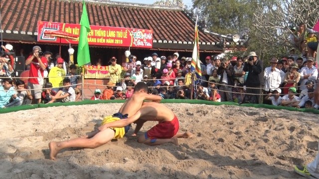 Hội vật làng Thủ Lễ xưa tuyển chọn binh lính cho triều đình - 4 Hội vật làng Thủ Lễ xưa tuyển chọn binh lính cho triều đình - 4