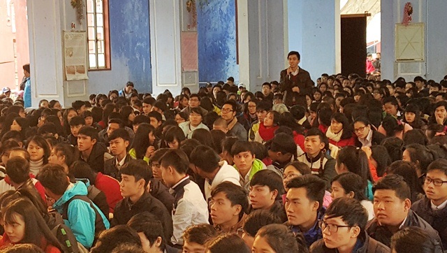 Thí sinh băn khoăn liệu có việc làm sau khi học sư phạm ra trường - 2 Nhiều câu hỏi thực tế do học sinh đặt ra. Khá nhiều ý về việc làm ngành sư phạm sau khi học ra trường đã được các em hỏi thẳng