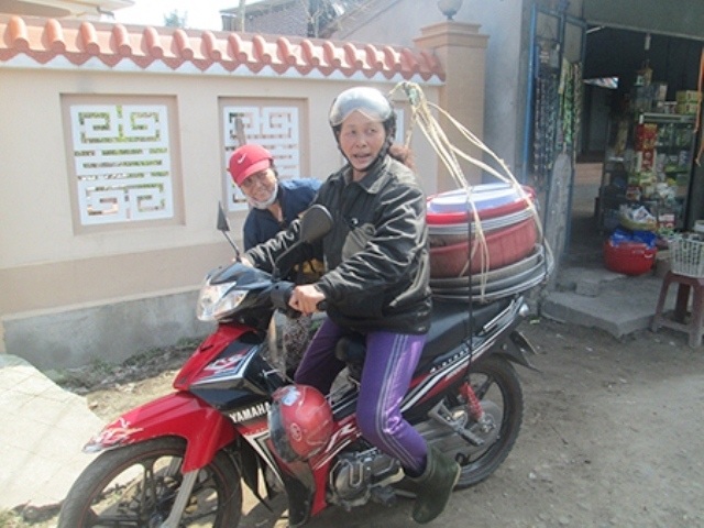 Với hơn 10 năm nghề xe ôm cô Lê Thị Phượng luôn được mọi người tin tưởng thuê đi