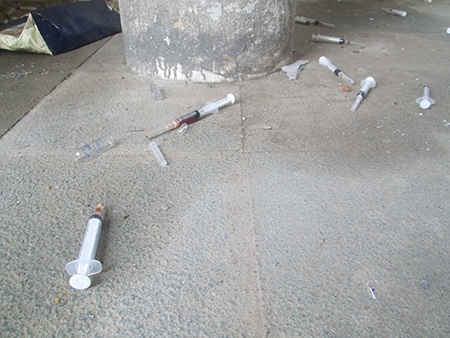 Hãi hùng nhìn kim tiêm la liệt trong các nhà Vọng Lâu - 3