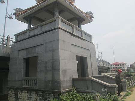 Vọng Lâu ở cầu Dã Viên - nơi tập trung nhiều đối tượng hút chính giữa ban ngày