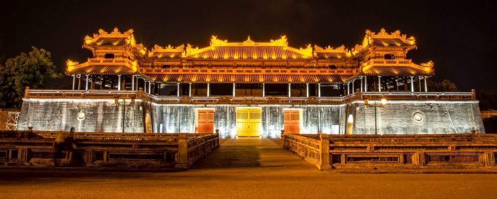 Hơn 1 ngàn tỷ đồng để bảo tồn, tu bổ di tích cố đô Huế - 3
Ngọ Môn Huế lung linh về đêm (Ảnh: Đăng Tuyên)