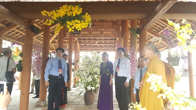 Ngỡ ngàng với phong lan đẹp tuyệt tại vườn thượng uyển Cơ Hạ - 1 Ngỡ ngàng với phong lan đẹp tuyệt tại vườn thượng uyển Cơ Hạ - 1