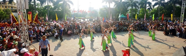 Festival Huế 2016: Náo nhiệt Lễ hội đường phố - 3 Đoàn Quảng Tây, Trung Quốc làm tưng bừng ở lễ khai mạc Lễ hội đường phố
