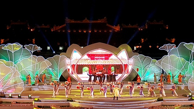 “Huế mãi trọn tình” trong lòng bè bạn 5 châu - 12 “Huế mãi trọn tình” trong lòng bè bạn 5 châu - 12