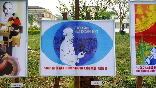 Triển lãm tranh cổ động về Chủ tịch Hồ Chí Minh - 4 Triển lãm tranh cổ động về Chủ tịch Hồ Chí Minh - 4