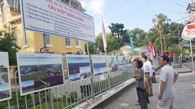 Trưng bày 20 phương án cầu vượt sông Hương cho người dân góp ý kiến - 1 Trưng bày 20 phương án cầu vượt sông Hương cho người dân góp ý kiến - 1