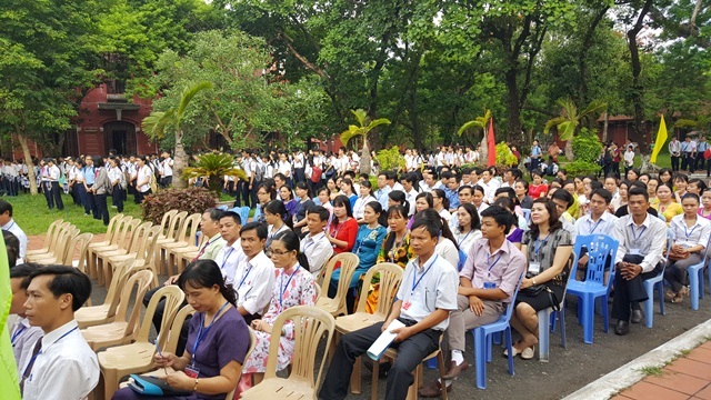 Hơn 5.000 học sinh thi vào lớp 10 tại Huế - 2 Lễ khai mạc kỳ thi tuyển sinh vào lớp 10 tại trường THPT chuyên Quốc Học Huế sáng nay