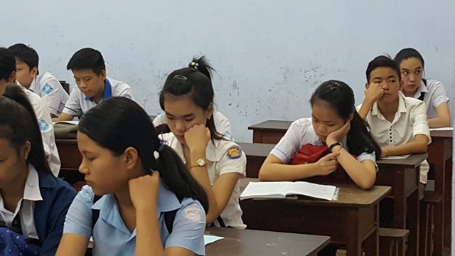 Hơn 5.000 học sinh thi vào lớp 10 tại Huế - 7 Không khí căng thẳng trong phòng thi