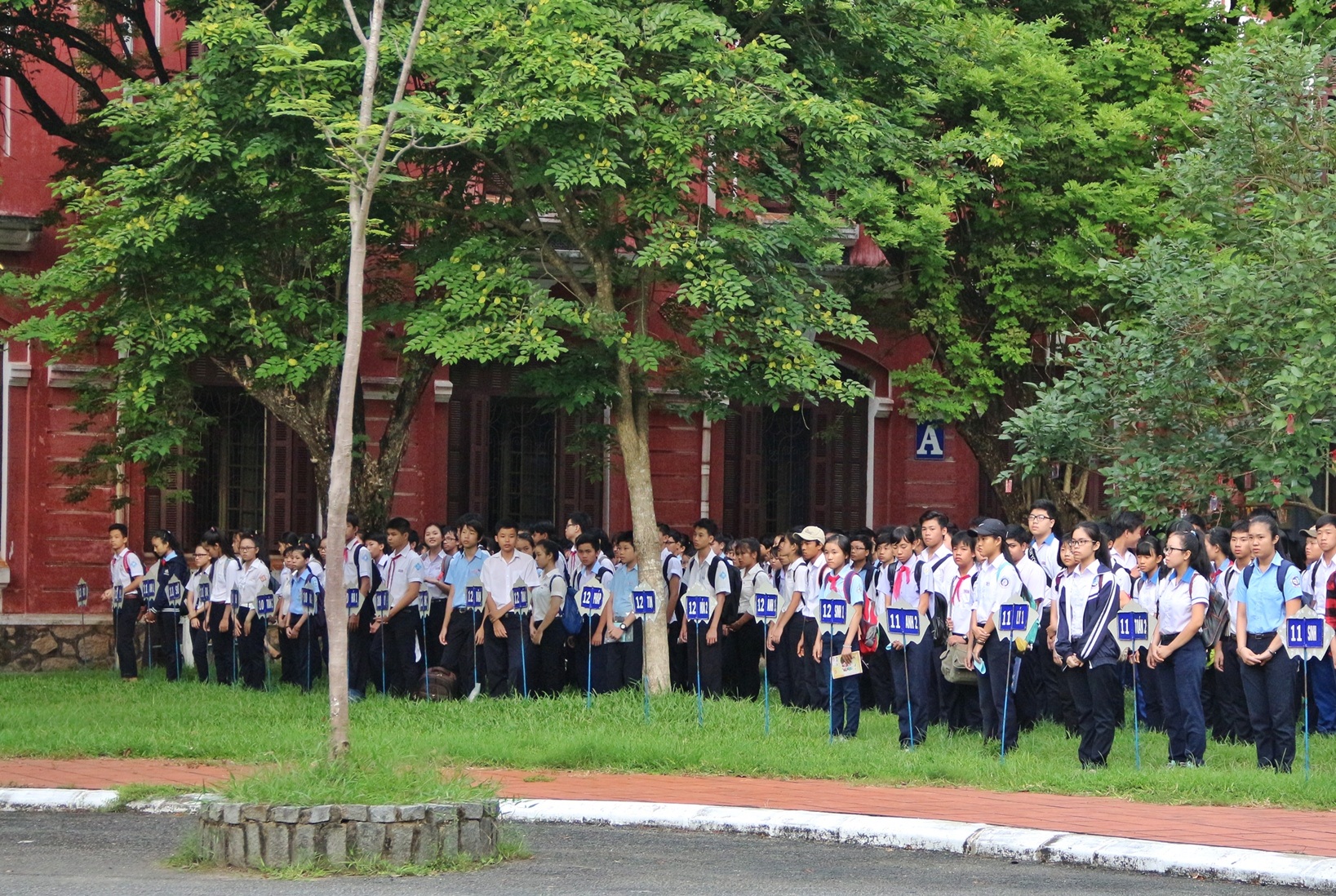 Hơn 5.000 học sinh thi vào lớp 10 tại Huế - 1