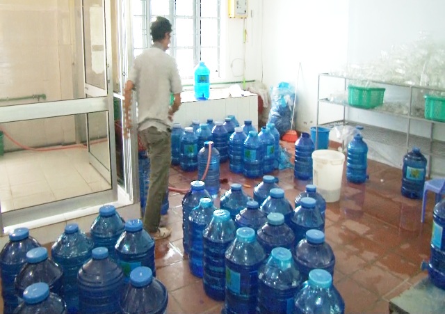 TP Huế: Phát hiện 6 cơ sở nước đóng chai vi phạm vệ sinh thực phẩm - 1