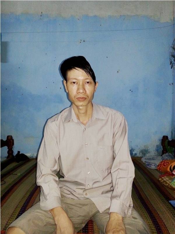 Xót xa cảnh chồng thương tật sọ não chăm vợ đang nguy kịch vì bệnh ung thư - 1 Anh Hạnh và phần đầu bị biến dạng do tai nạn. Hiện người anh rất mau quên, lẩn thẩn, lúc nhớ lúc quên