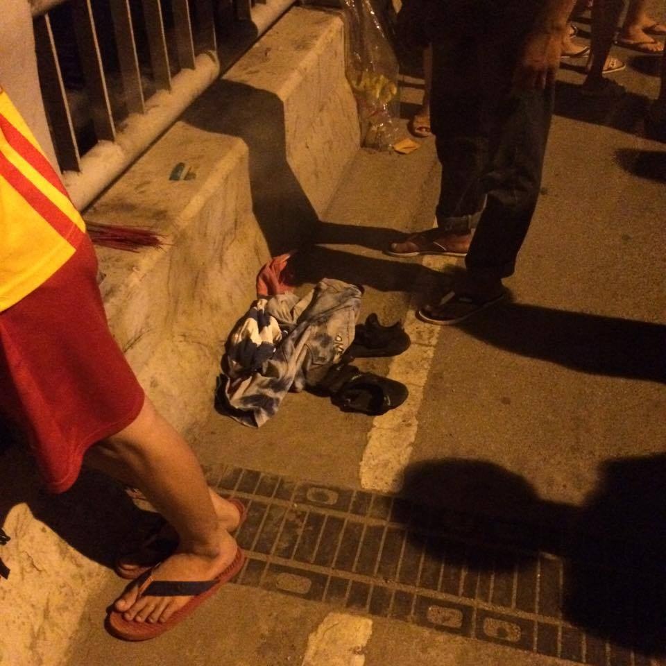 Đồ của ông C. bỏ lên trên cầu Bãi Dâu