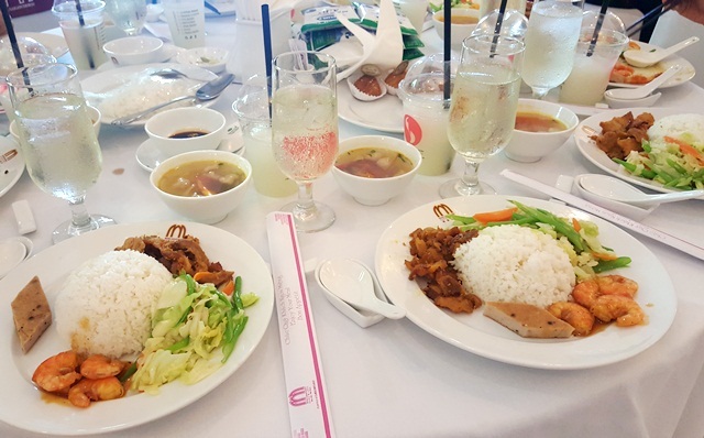 Khách sạn 4 sao mở cửa đón thí sinh, phụ huynh vào ăn cơm miễn phí - 3 Những phần ăn chuẩn 4 sao
