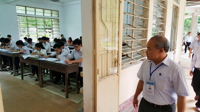 Hai Thứ trưởng Giáo dục kiểm tra công tác thi tại Huế, An Giang - 2 Thứ trưởng thăm điểm thi Đại học Nông lâm Huế