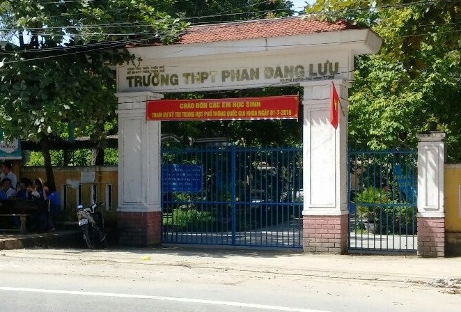 Huế: Nhiều điểm thi “trắng” thí sinh môn Sử - 1 Điểm thi trường THPT Phan Đăng Lưu (huyện Phú Vang, tỉnh Thừa Thiên Huế) chỉ có 1 thí sinh thi môn Sử sáng 4/7