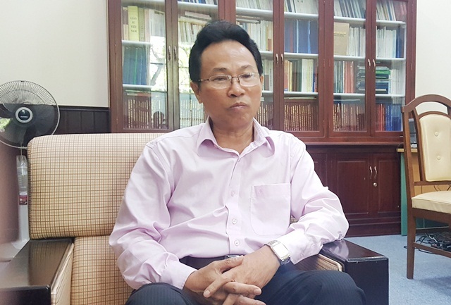 Đại học Huế bắt đầu chấm thi trắc nghiệm cho 4 cụm thi - 1 PGS.TS. Lê Văn Anh, Phó Giám đốc Đại học Huế cho biết về tình hình chấm thi môn trắc nghiệm và tự luận của Đại học Huế và 3 trường Đại học thành viên cho 4 cụm thi 36 đến 39