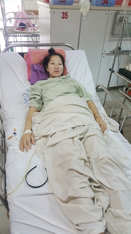 Lần đầu tiên cứu sống sản phụ bị lupus ban đỏ biến chứng suy tim cực nặng - 1 Bị lupus ban đỏ nặng kéo theo biến chứng suy tim thập tử nhất sinh, nhưng chị Hiệp và con đã được đội ngũ y bác sĩ của Bệnh viện Trung ương Huế cứu sống thành công (ảnh chụp bệnh nhân Hiệp vào chiều 13/7)