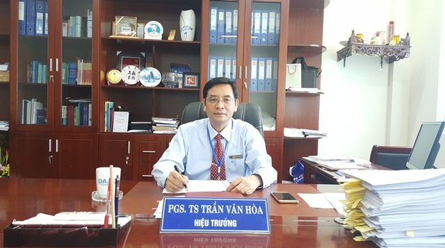 Thi THPT quốc gia: Hiếm điểm 10 - 1 PGS.TS. Trần Văn Hòa, Hiệu trưởng Đại học Kinh tế Huế cho biết tình hình chấm điểm thi ở cụm 38 - Quảng Trị
