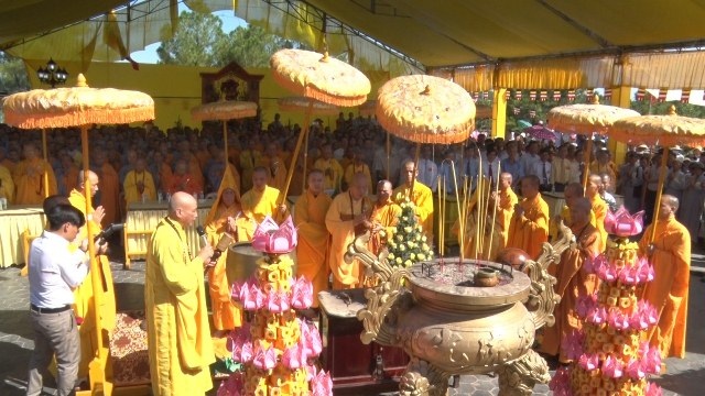 Khai hội Quán Thế Âm Huế 2016 - 2 Khai hội Quán Thế Âm Huế 2016 - 2