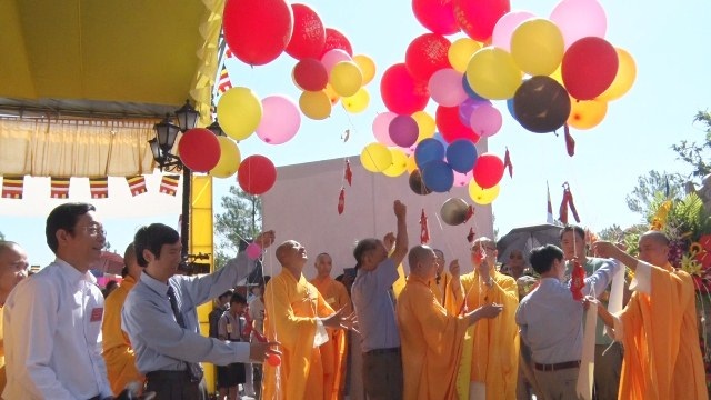 Khai hội Quán Thế Âm Huế 2016 - 4 Nghi thức thả bóng bay