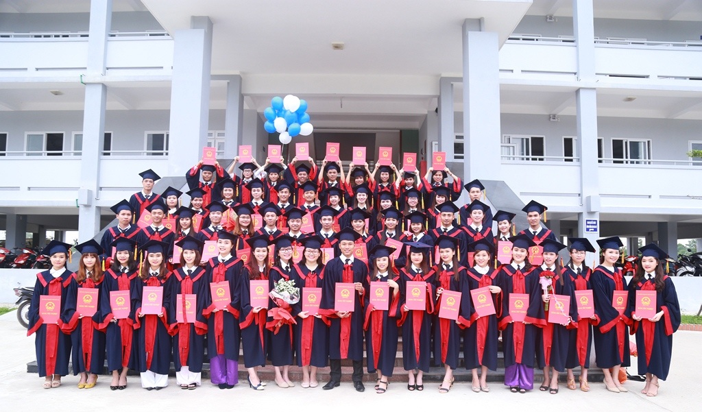 Đại học Luật Huế - nơi đào tạo Luật trình độ Đại học duy nhất miền Trung tuyển 900 chỉ tiêu năm 2016 - 3 Sinh viên Đại học Luật Huế nhận bằng tốt nghiệp