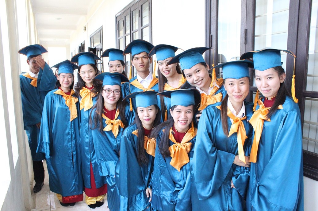 Trường Cao đẳng nghề Du lịch Huế - Nơi đào tạo nghề du lịch chất lượng tại miền Trung & Tây Nguyên - 14 Nhiều thế hệ học sinh, sinh viên được đào tạo từ mái trường Cao đẳng nghề Du lịch Huế đã thành danh trong nước và quốc tế trong lĩnh vực du lịch