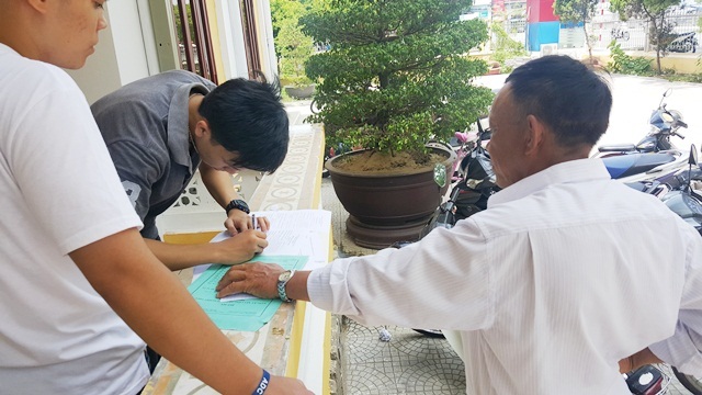 Đại học Huế: Nhộn nhịp thí sinh, phụ huynh đi nộp nguyện vọng 1 - 5 Đại học Huế: Nhộn nhịp thí sinh, phụ huynh đi nộp nguyện vọng 1 - 5