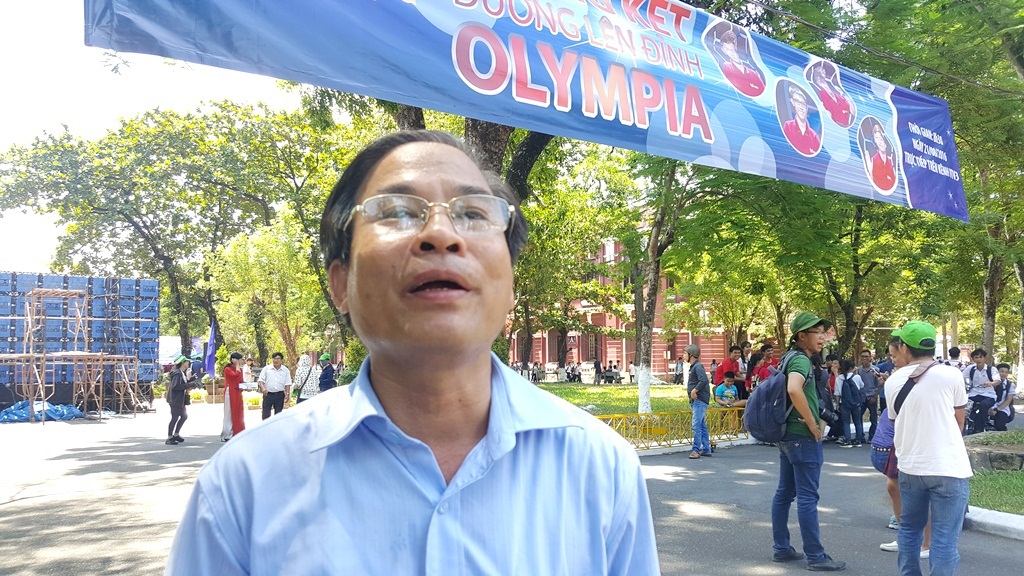 "Chương ơi, mẹ rất tự hào về con" - 6 Thầy Đặng Phước Mỹ, Phó Giám đốc Sở GD-ĐT tỉnh Thừa Thiên Huế cho biết học sinh Huế cần noi theo tấm gương học tập của em Thanh Chương