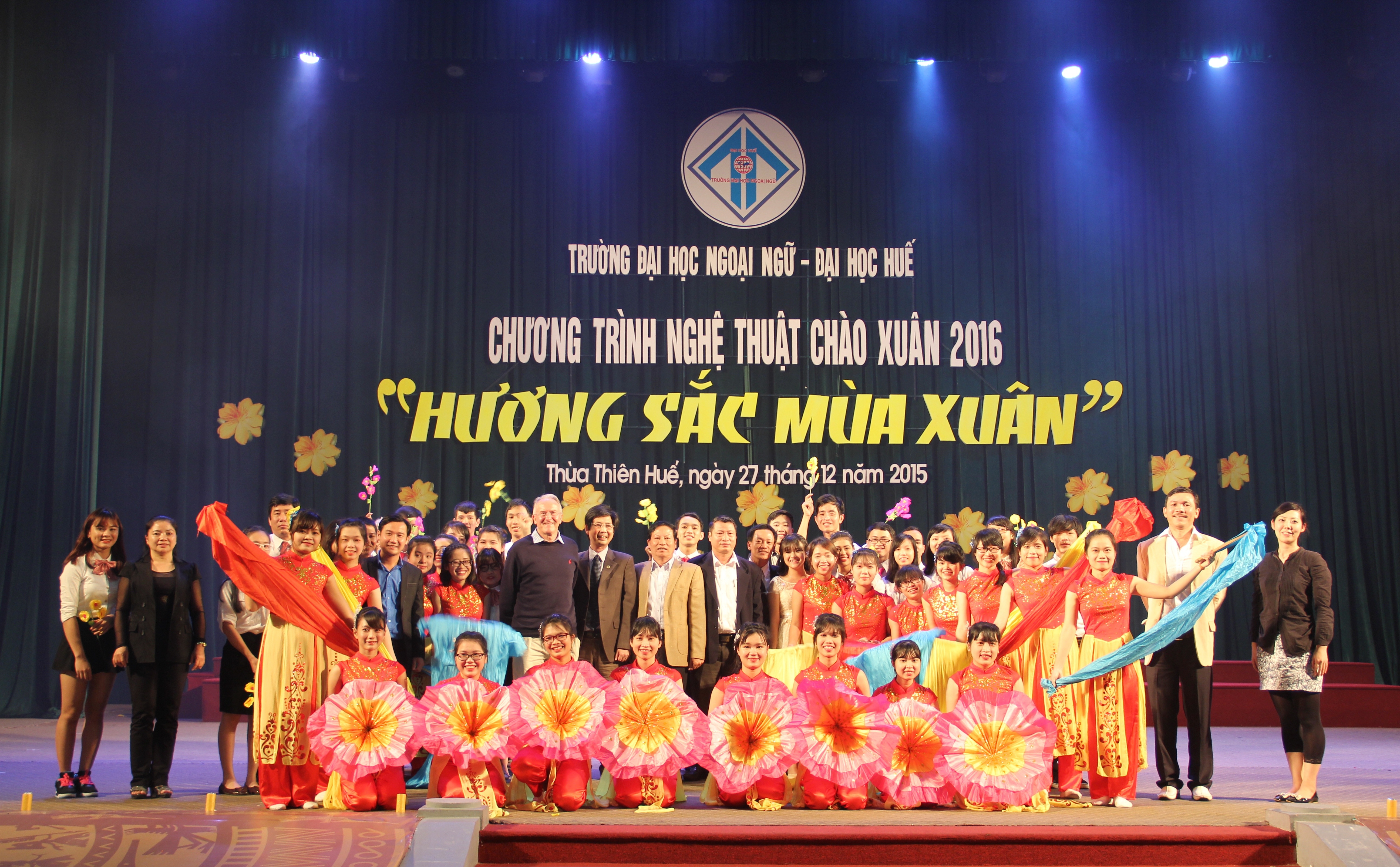 Nhiều chương trình văn nghệ đặc sắc của sinh viên trường biểu diễn