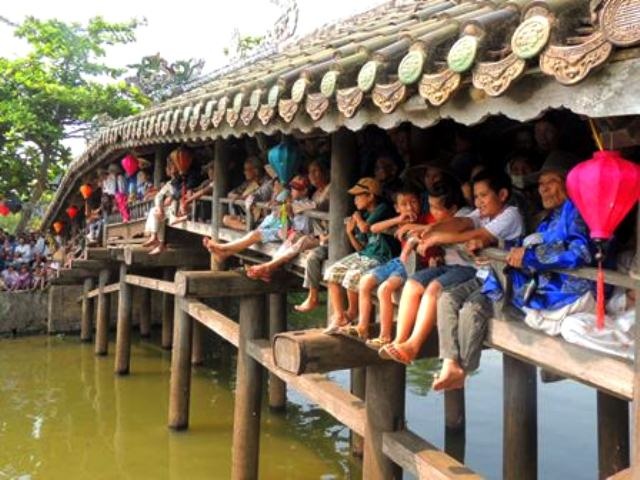 Sẽ hạ giải cầu ngói Thanh Toàn 240 năm tuổi để tu bổ, tôn tạo - 8 Cây cầu thân thương 240 năm tuổi đã gắn bó biết bao kỷ niệm trong lòng người dân Huế