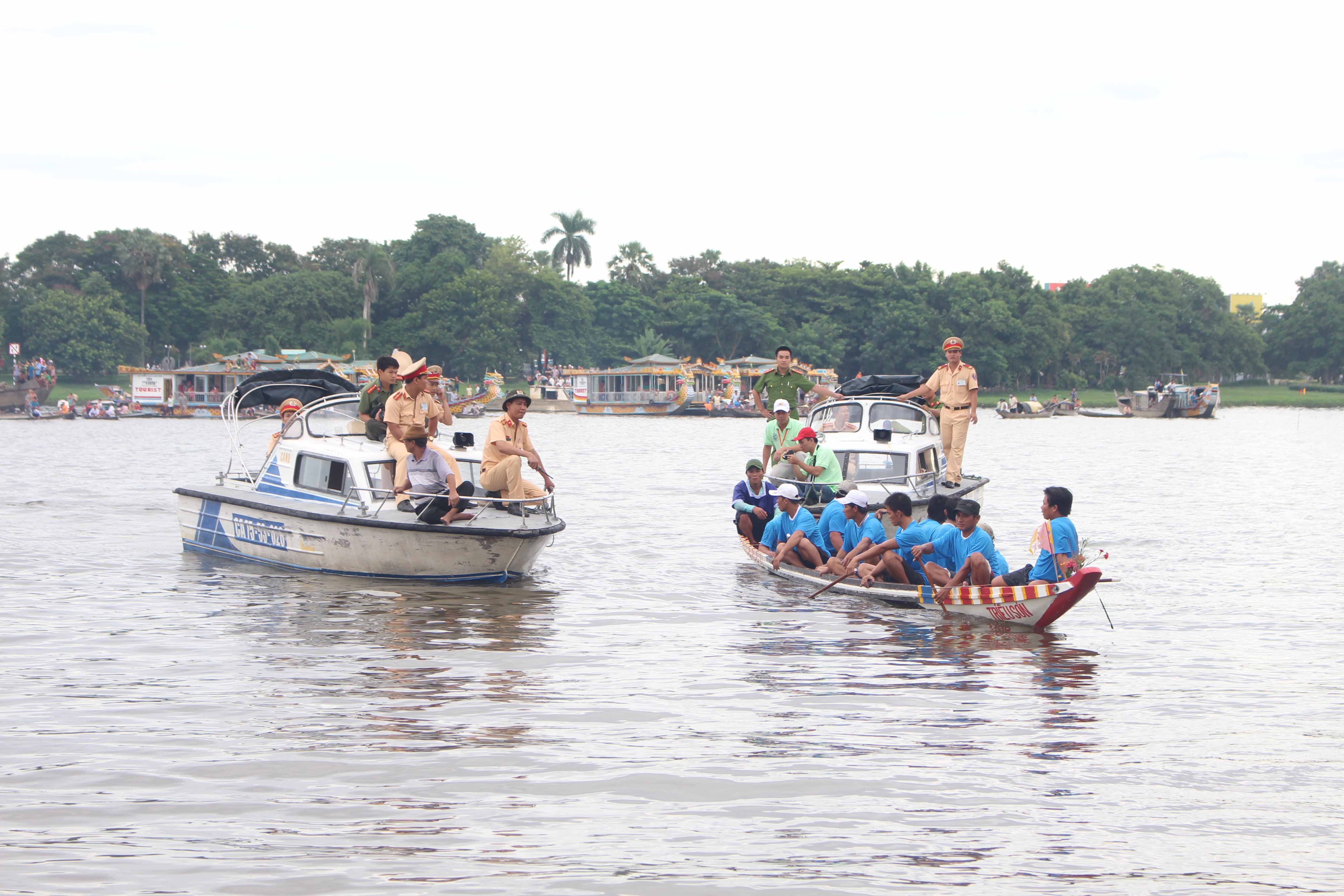 Lực lượng chức năng luôn có mặt để ứng biến những tình huống bất ngờ