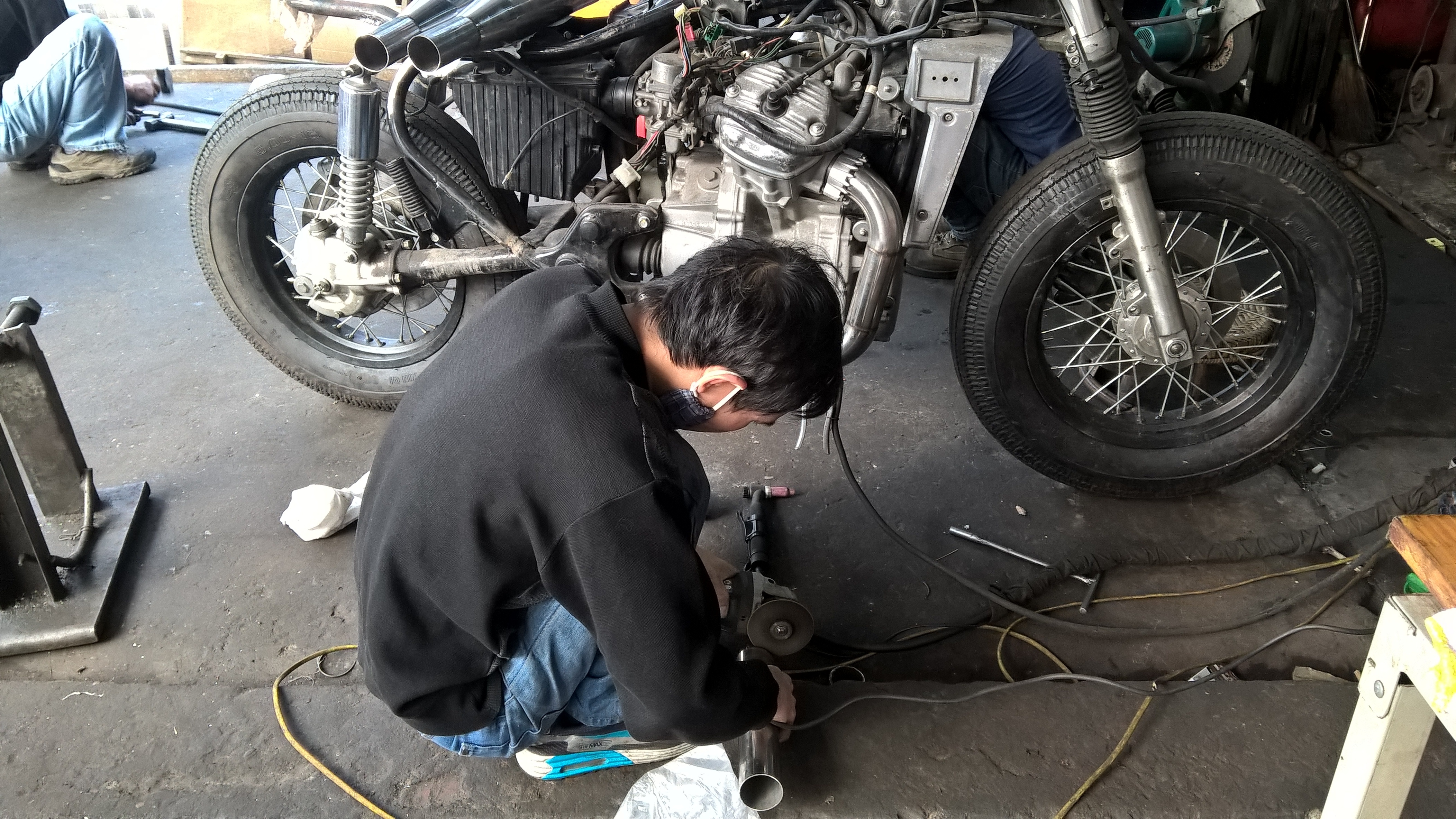 Chi vài chục triệu độ mô tô chơi tết - 5 Thợ cắt hợp kim ống xả